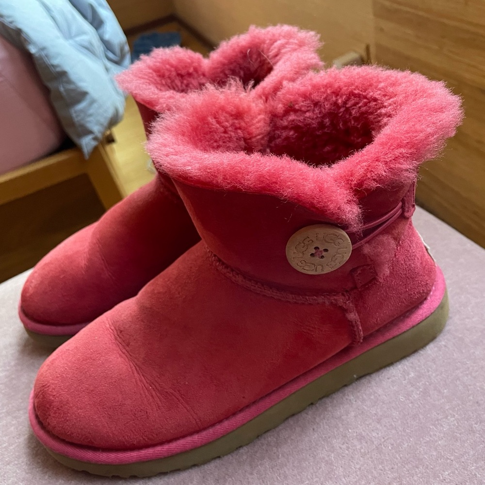 Red mini Ugg boots, 7